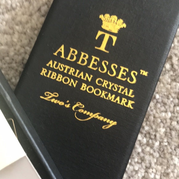 NIB Two’s Company Abbesses Austrian Crystal Ribbon Book Marks - Picture 8 of 8